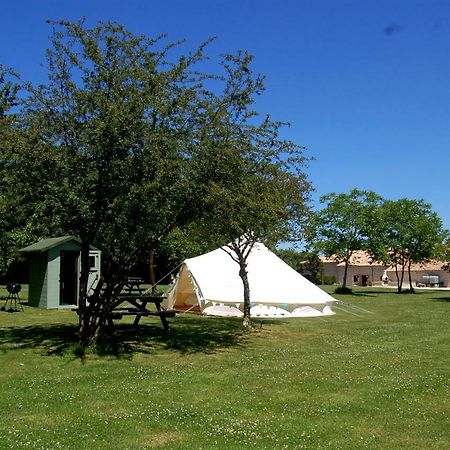 Camping La Foret De Tesse Exterior foto