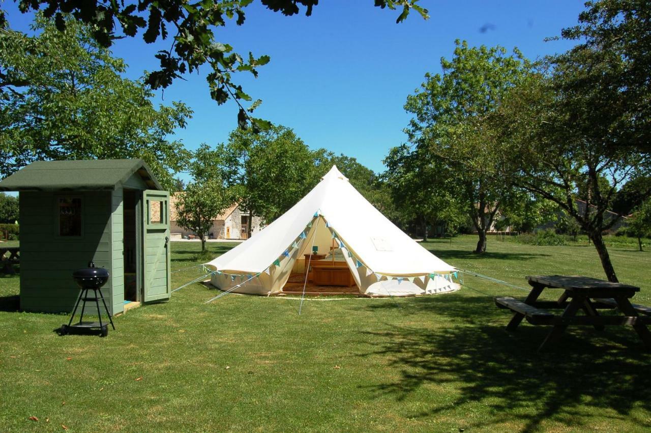 Camping La Foret De Tesse Exterior foto