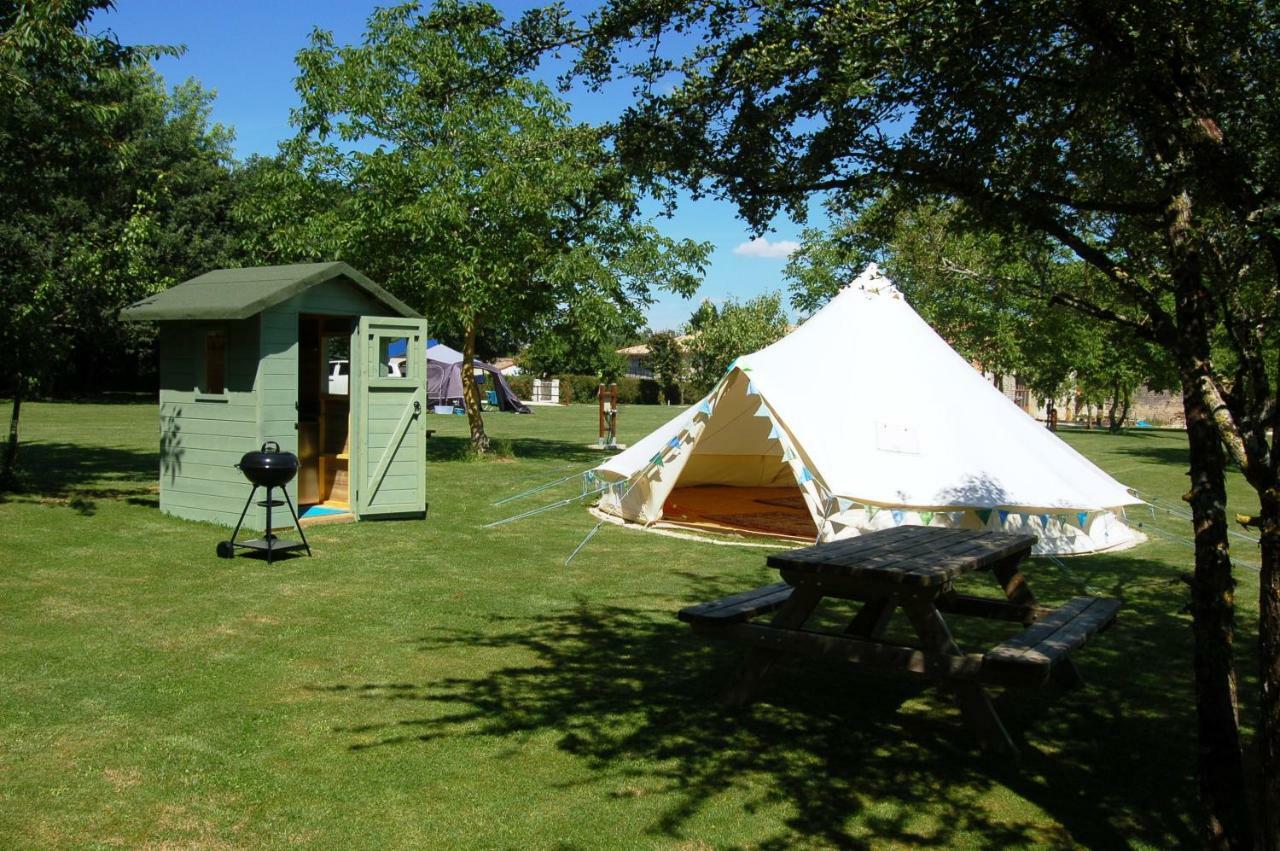 Camping La Foret De Tesse Exterior foto
