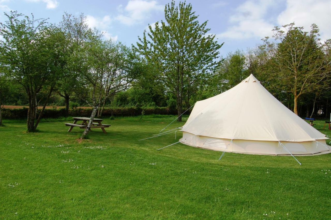 Camping La Foret De Tesse Exterior foto